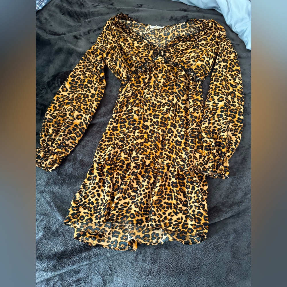 Never worn, doesn’t fit